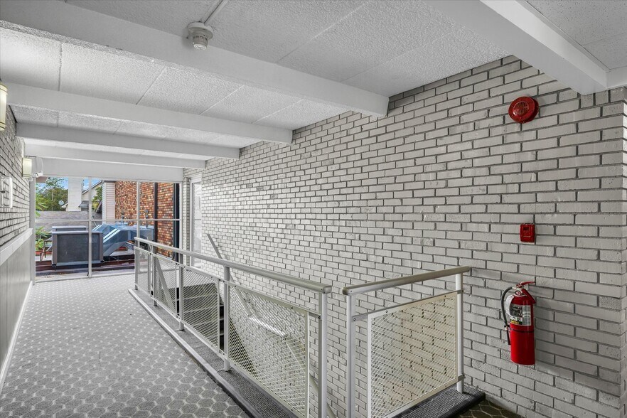 More Photos Of 1907 N Cunningham Ave, Urbana Hotel For Sale