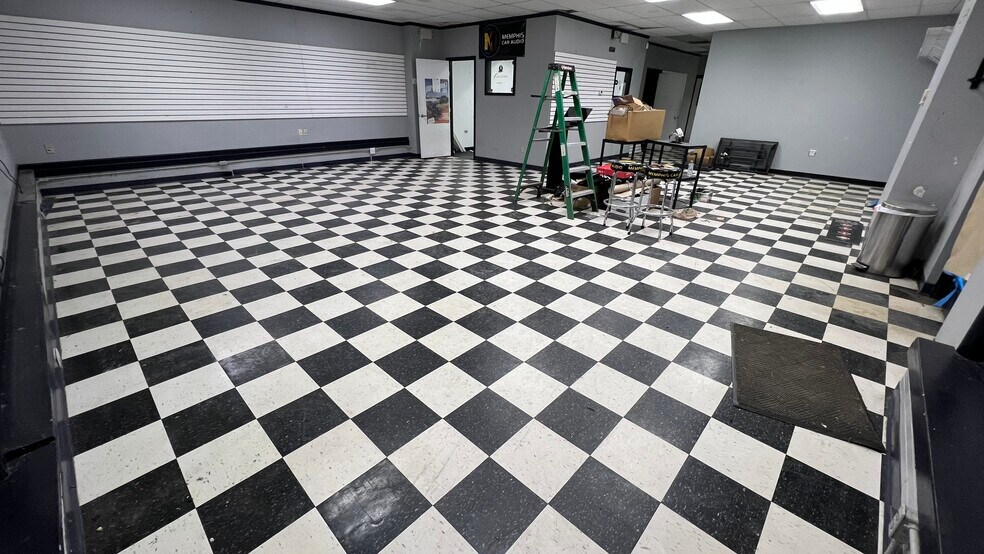 More Photos Of 894 E Little Creek Rd, Norfolk Auto Repair For Lease