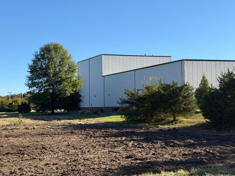 More Photos Of 110 Galaxy Dr, Dover Light Manufacturing For Lease
