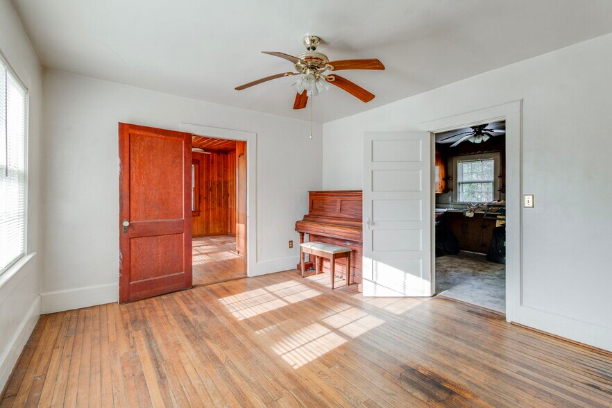 More Photos Of 5601 N Main St, Columbia Office For Sale