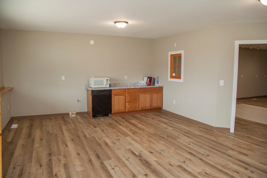 More Photos Of 705 Main St, Ridgeway Freestanding For Sale