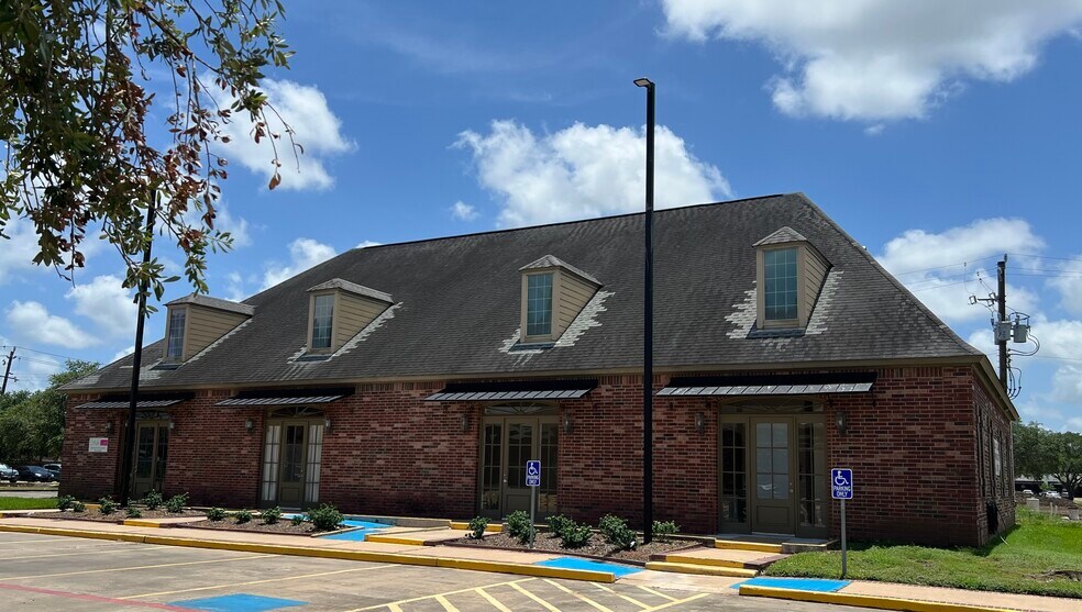 Primary Photo Of 115 Abner Jackson Pky, Lake Jackson Unknown For Lease