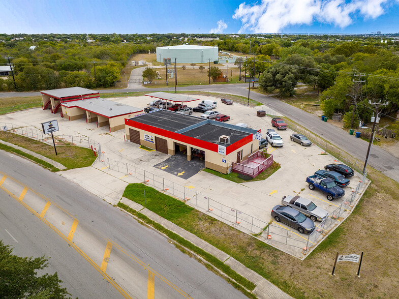 Primary Photo Of 133 S Weidner Rd, San Antonio Auto Repair For Sale