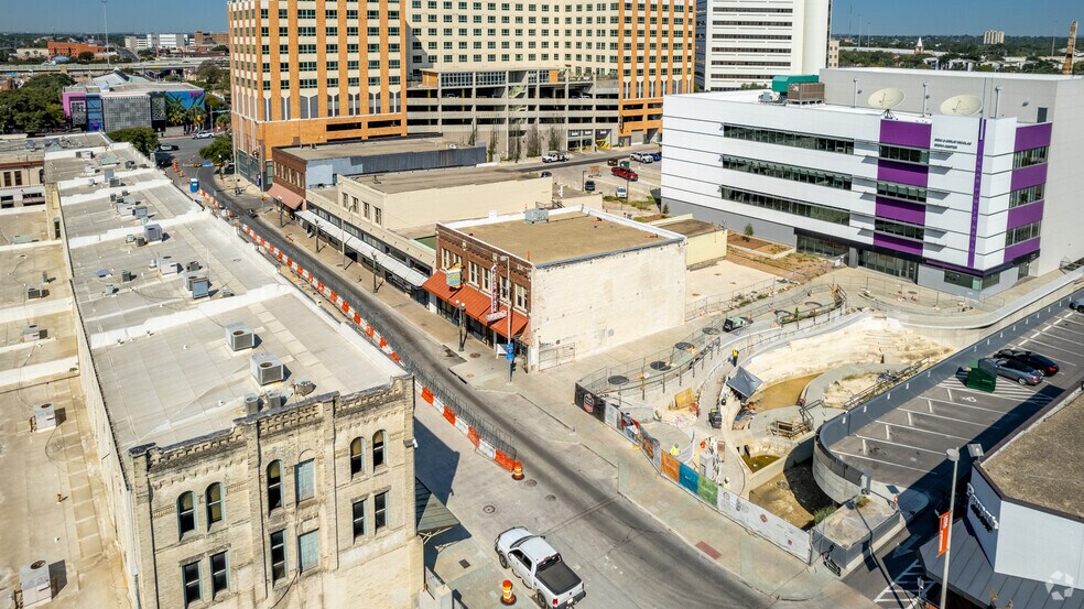 More Photos Of 327-331 W Commerce St, San Antonio Restaurant For Sale