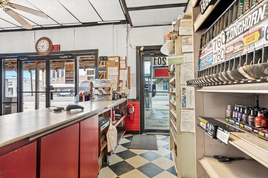 More Photos Of 201 W Oak St, West Service Station For Sale