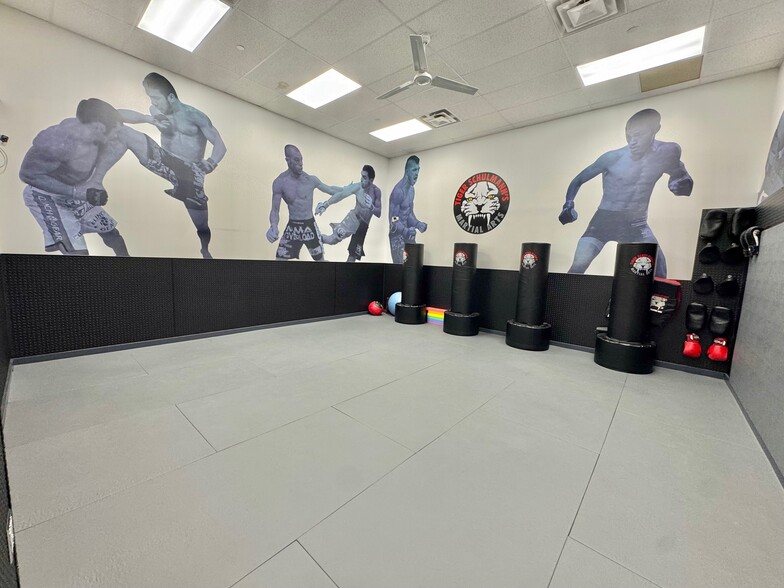 More Photos Of 215-15 Northern Blvd, Bayside Storefront Retail Office For Sale