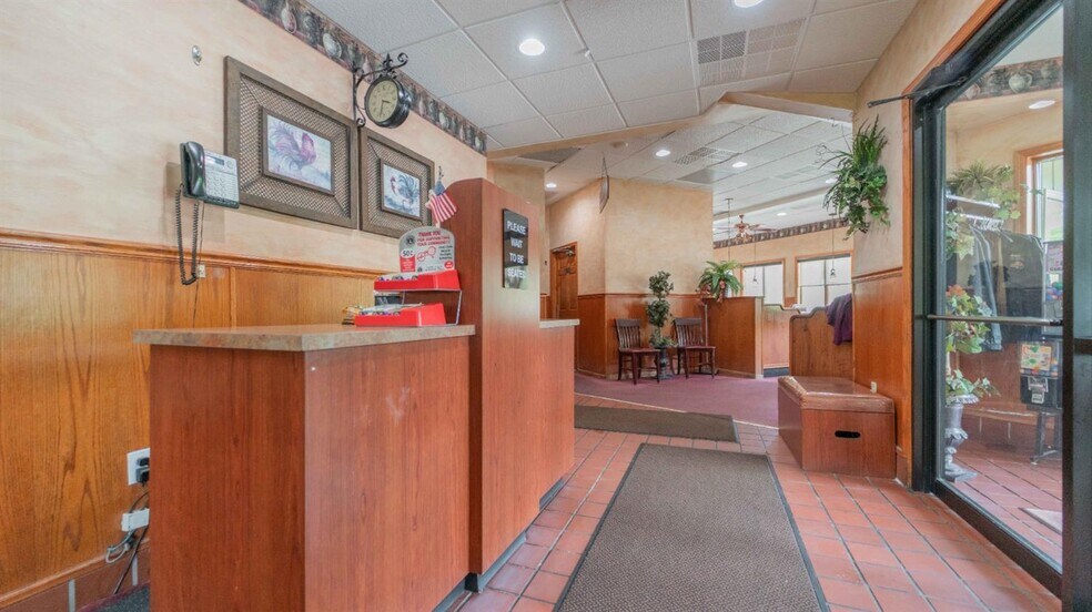 More Photos Of 475 Sand Creek Dr, Chesterton Restaurant For Sale