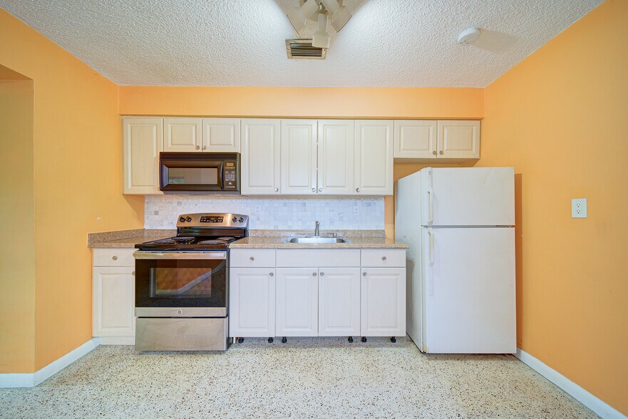 More Photos Of 7358 SW 23rd St, Miami Multifamily For Sale