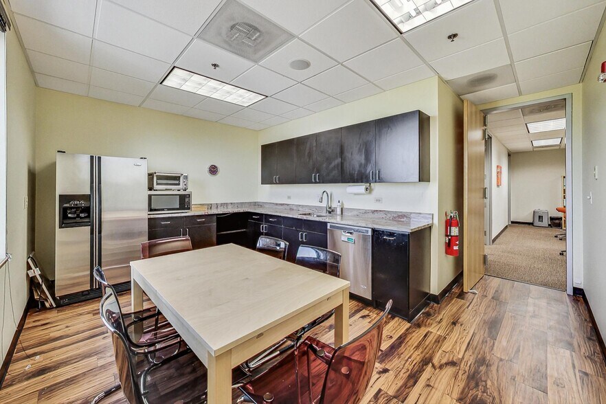 More Photos Of 10700 W Higgins Rd, Rosemont Loft Creative Space For Sale