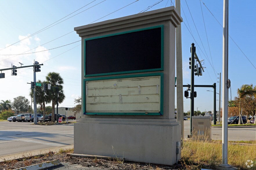 More Photos Of 725 S US Highway 1, Fort Pierce Freestanding For Lease