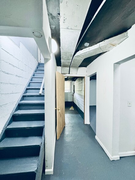 More Photos Of 25 Maynard Ct, Pontiac Apartments For Sale