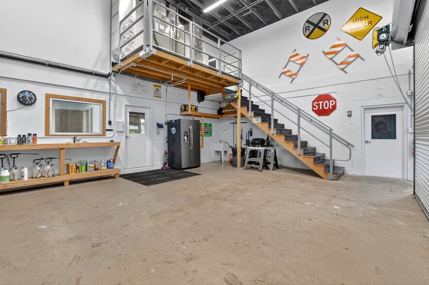 More Photos Of 442 NW 35th St, Boca Raton Office For Sale