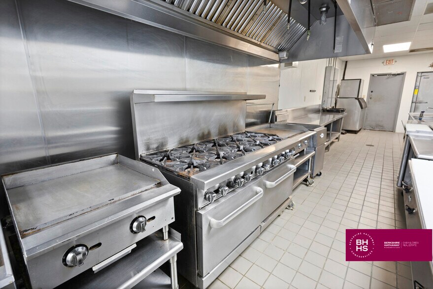 More Photos Of 958 E Main St, Liberty Restaurant For Sale