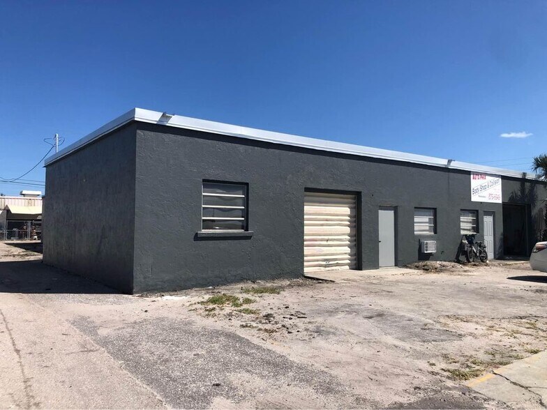 More Photos Of 249-261 Warfield Ave, Venice Service For Lease