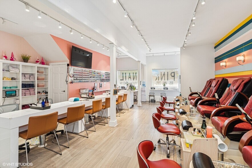 More Photos Of 1224 N Green St, Mchenry General Retail For Sale