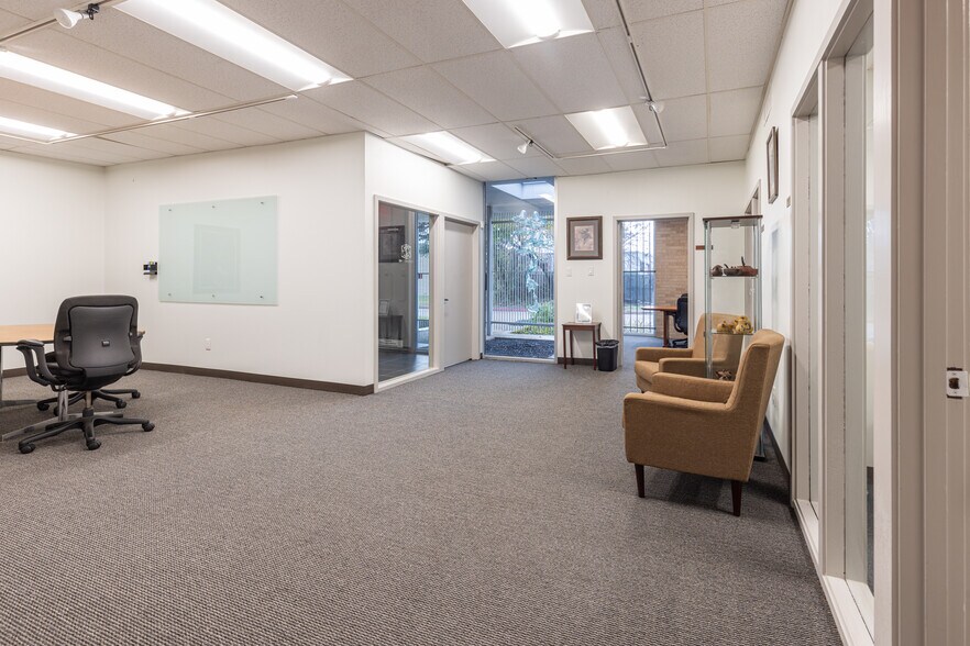 More Photos Of 8020 Westglen Dr, Houston Office For Lease