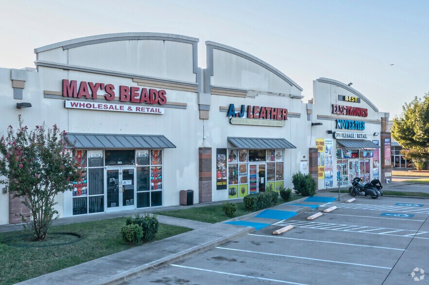 More Photos Of 11536 Harry Hines Blvd, Dallas General Retail For Sale