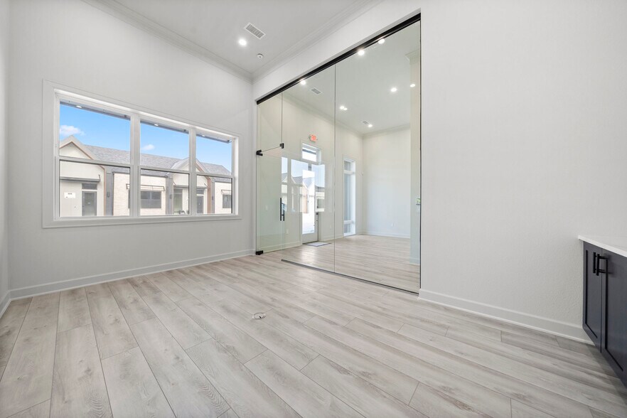 More Photos Of 1325 Main St, Katy Medical For Lease