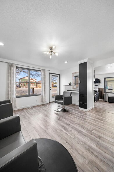 More Photos Of 9 Main St, Windsor Freestanding For Sale