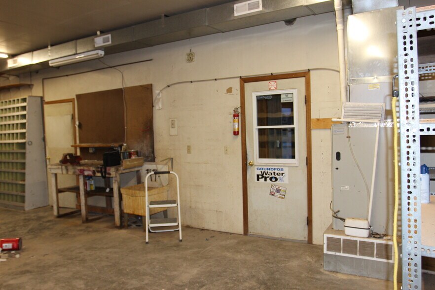 More Photos Of 47 N 6th St, Custer Flex For Sale