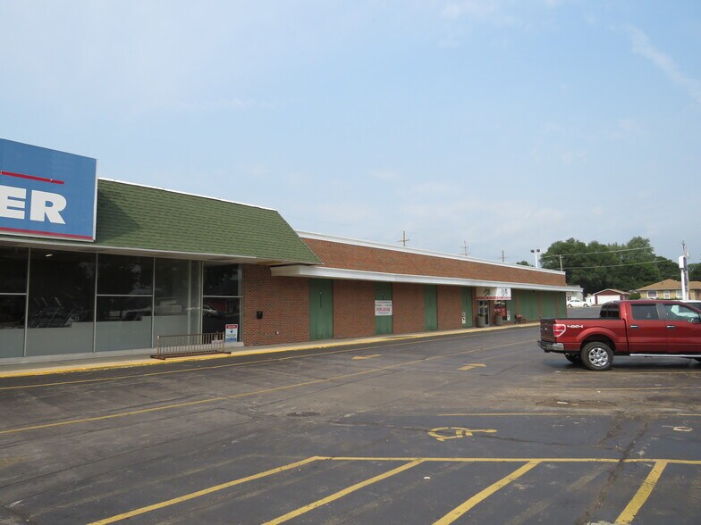 More Photos Of 110 E Waverly St, Morris Unknown For Lease