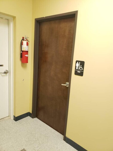 More Photos Of 6603 Langham Dr, Houston Religious Facility For Lease