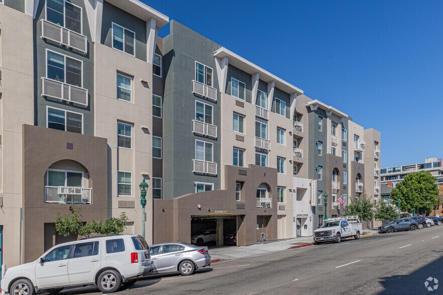 More Photos Of 600-650 W Grape St, San Diego Apartments For Sale