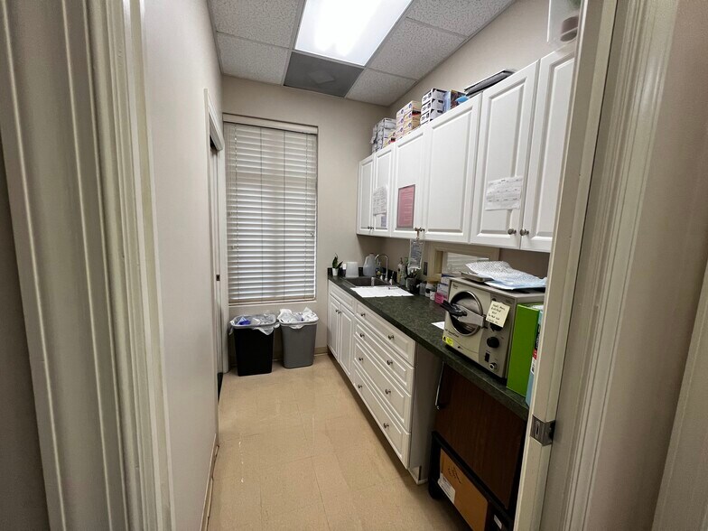 More Photos Of 1258 Mann Dr, Matthews Medical For Sale