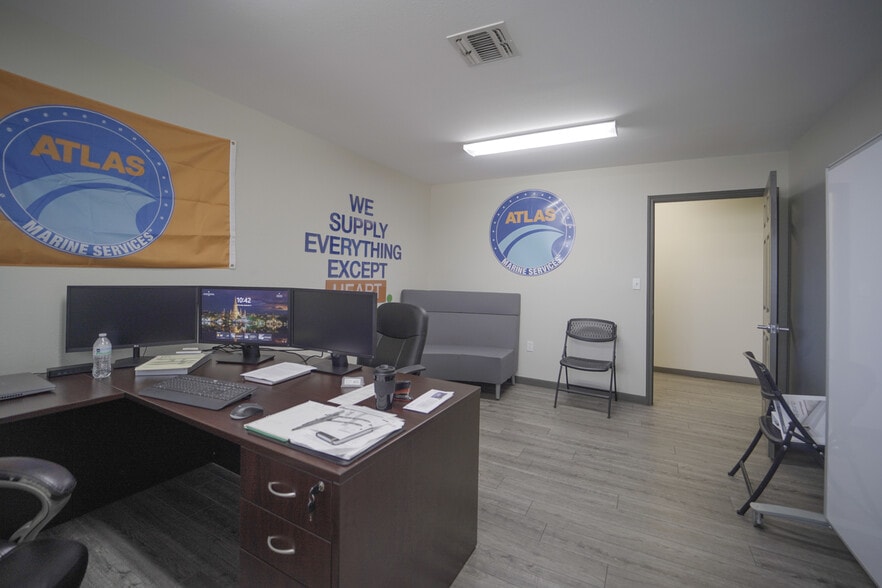 More Photos Of 808 Bob White Rd, Victoria Warehouse For Sale