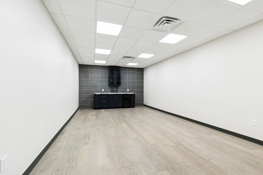 More Photos Of 8411 Parc Pl, Chalmette Office For Sale