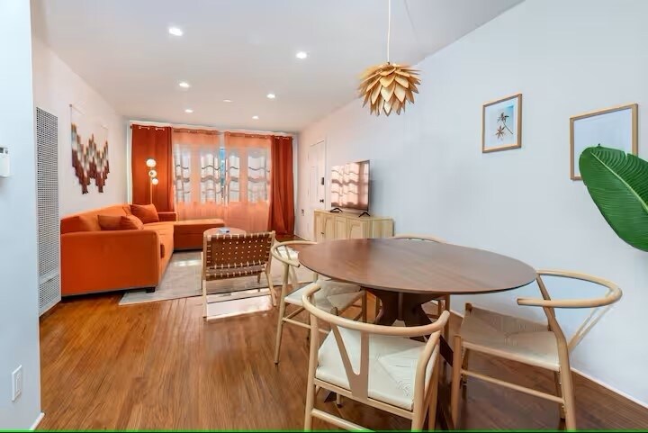 Primary Photo Of 604 Venezia Ave, Venice Apartments For Sale