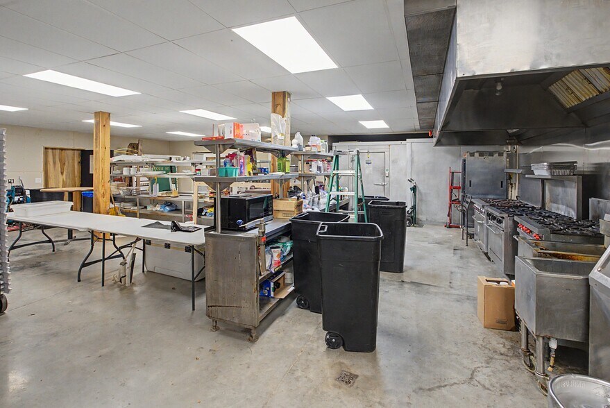 More Photos Of 11001 State Rte N, Scott City Specialty For Sale