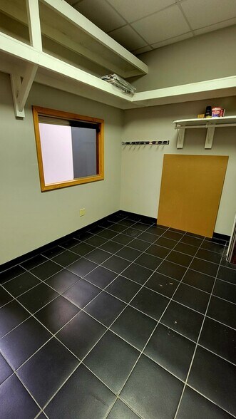 More Photos Of 330 S Mill St, Pryor Office For Sale
