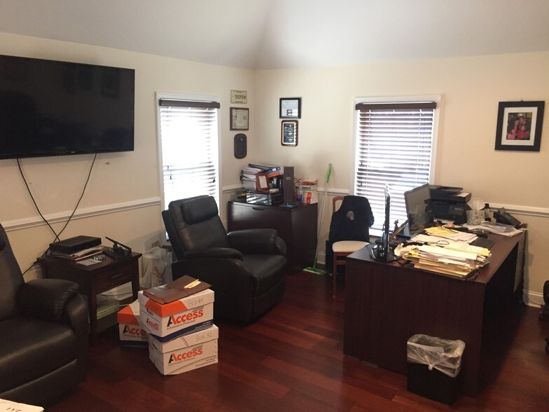 More Photos Of 224 Johnson Ave, Hackensack Office For Lease