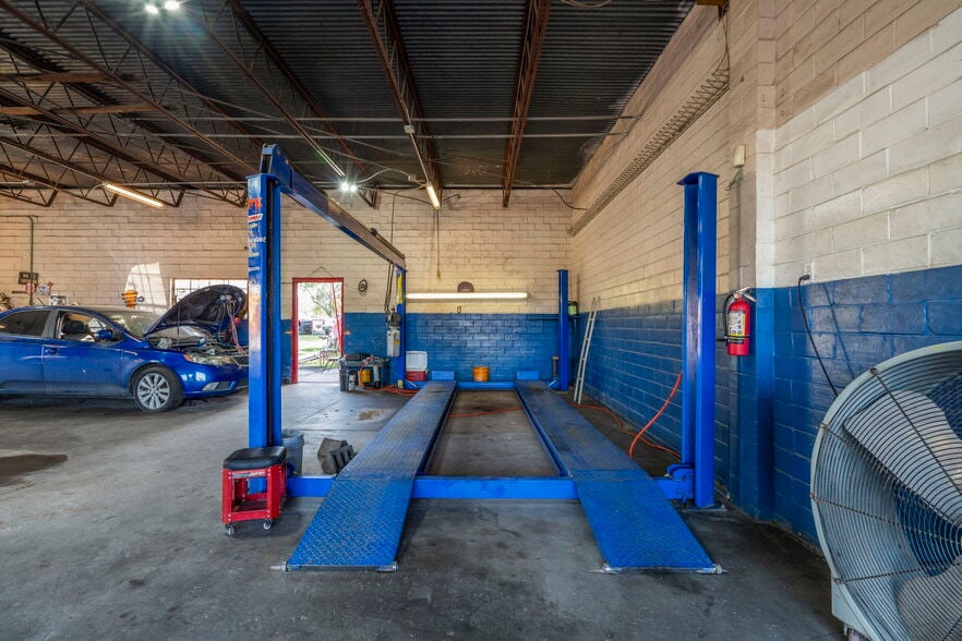 More Photos Of 1201 Preston Ave, Pasadena Auto Repair For Sale