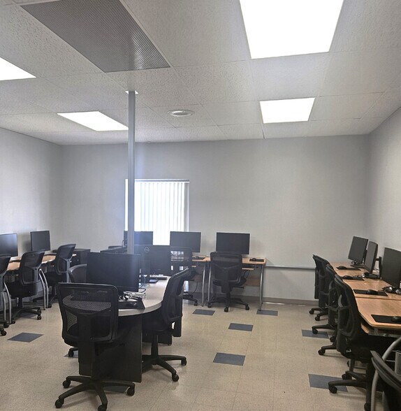 More Photos Of 303 8 St E, Brooks Office For Sale
