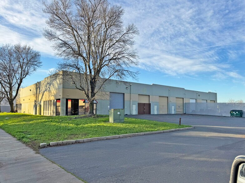 More Photos Of 8521 Younger Creek Dr, Sacramento Warehouse For Sale
