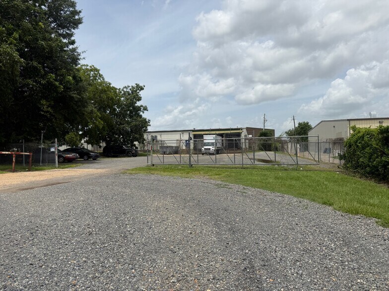 More Photos Of 3305 Mansfield Rd, Shreveport Service For Sale