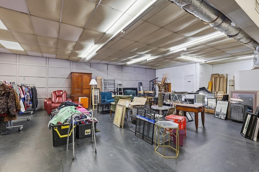 More Photos Of 504 Granbury St, Cleburne Storefront For Sale