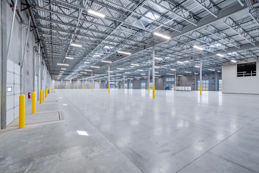 More Photos Of Laughlin Ranch Blvd, Bullhead City Warehouse For Lease