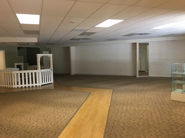 More Photos Of 906 North St, Nacogdoches Office For Lease