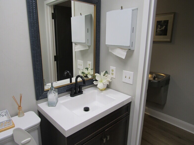 More Photos Of 595 W Granada Blvd, Ormond Beach Medical For Sale