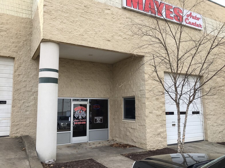 More Photos Of 12 Commerce Pky, Fredericksburg Flex For Lease