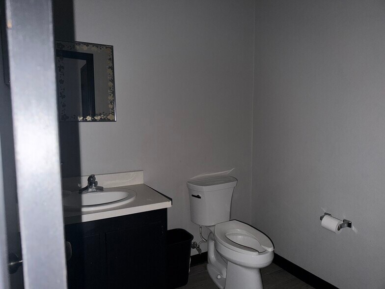 More Photos Of 2506 N Grandview Ave, Odessa Office For Lease