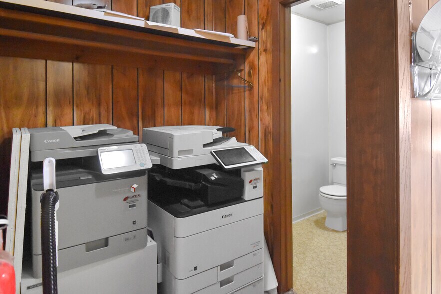 More Photos Of 603 E 2nd St, Ogallala Showroom For Sale