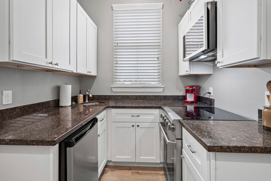 More Photos Of 303 Longmire Rd, Conroe Office For Sale