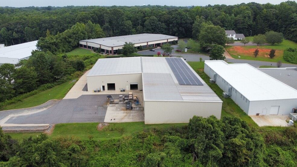 More Photos Of 129 Oakpark Dr, Mooresville Light Manufacturing For Lease