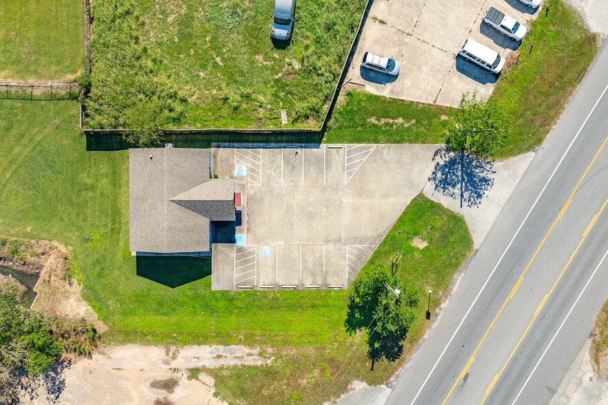 More Photos Of 1228 E Mulberry St, Angleton Bar For Sale