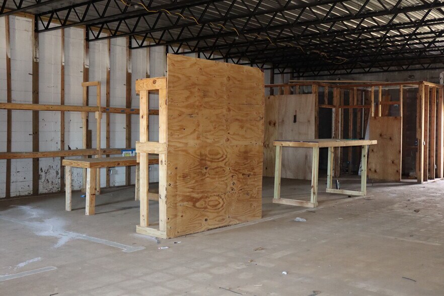 More Photos Of 501 Plaza Dr, Enterprise Storefront Retail Office For Sale