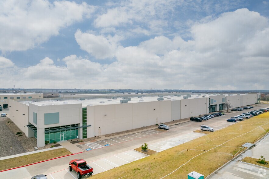 More Photos Of 900 New Meister Ln, Pflugerville Distribution For Lease